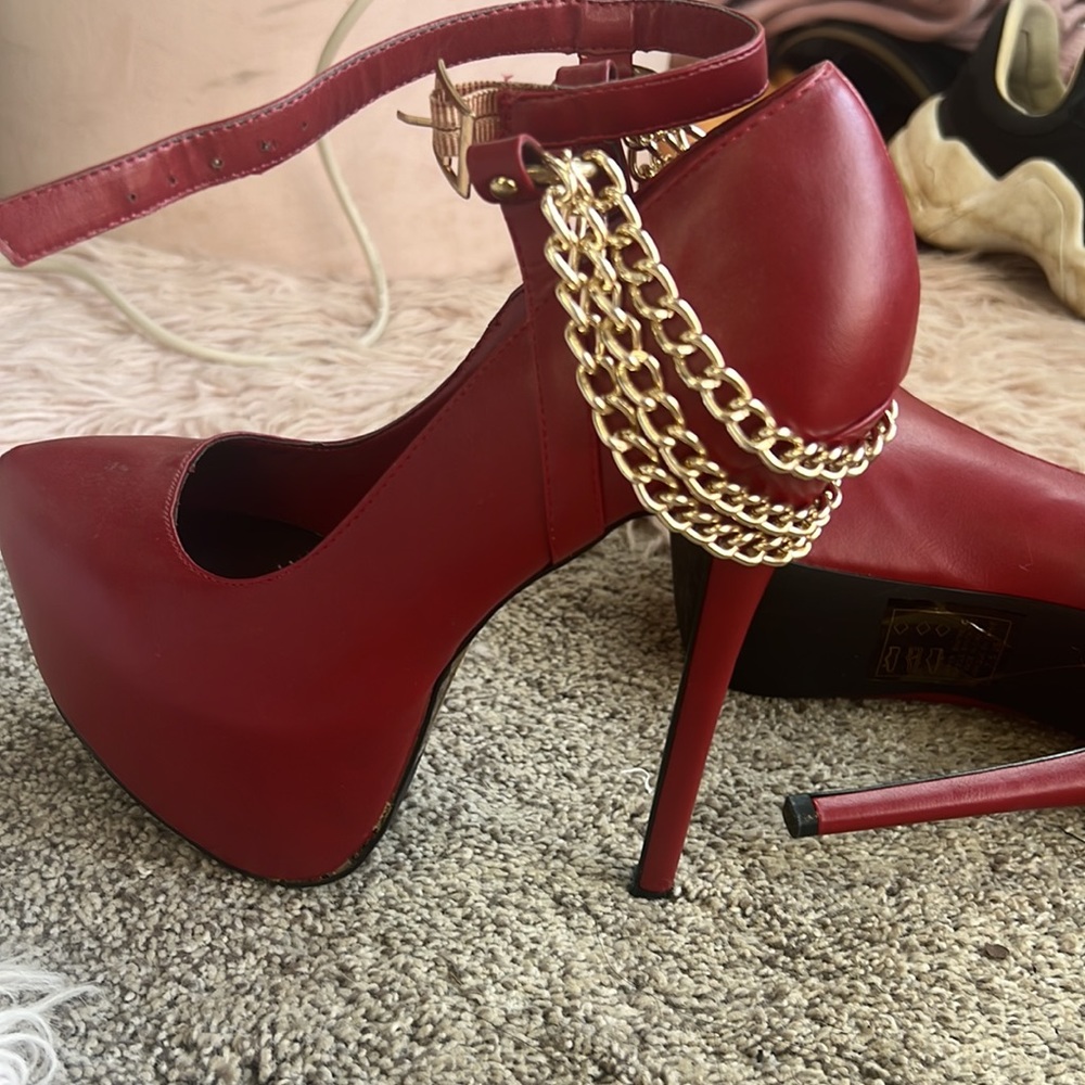 Red heels - Picture 4 of 6